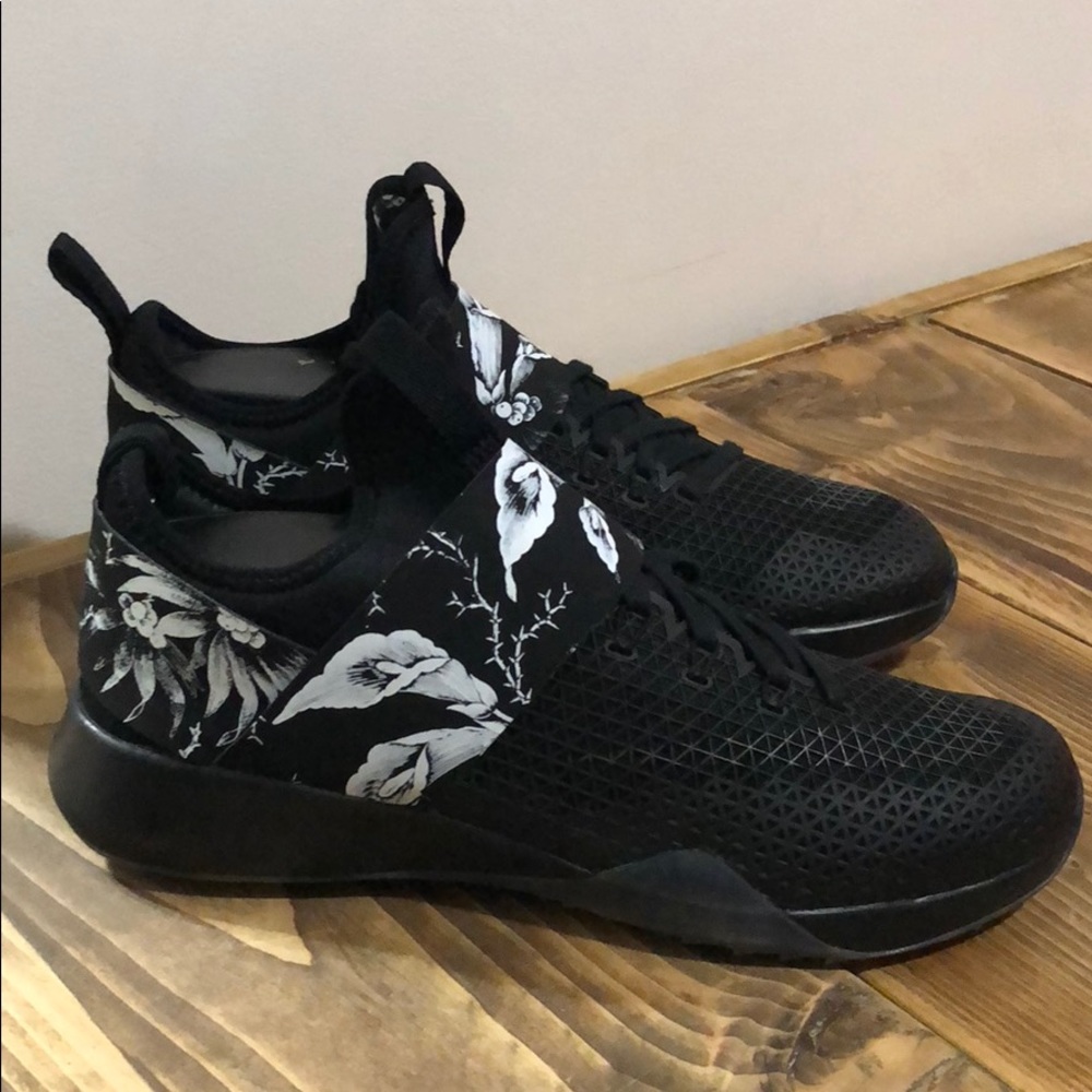 Women’s Nike Air Zoom Strong Amp Gym SZ 7 & 8 - Picture 4 of 8